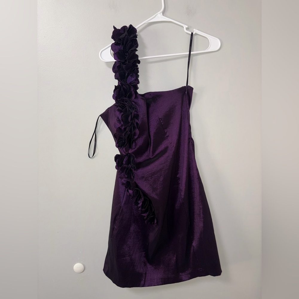Snap purple one shoulder floral accent formal mini dress‎ juniors L sheath